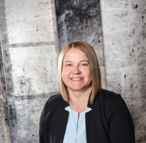 Gabert Sandra Portraet2025 01 scaled e1770108052963 300x294