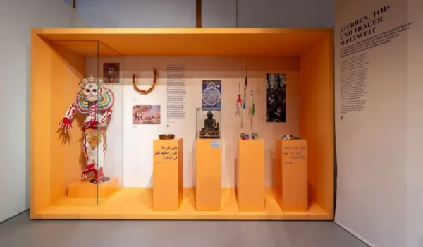Museum für Sepulkralkultur berichtet über Sonderausstellung in Finsterau