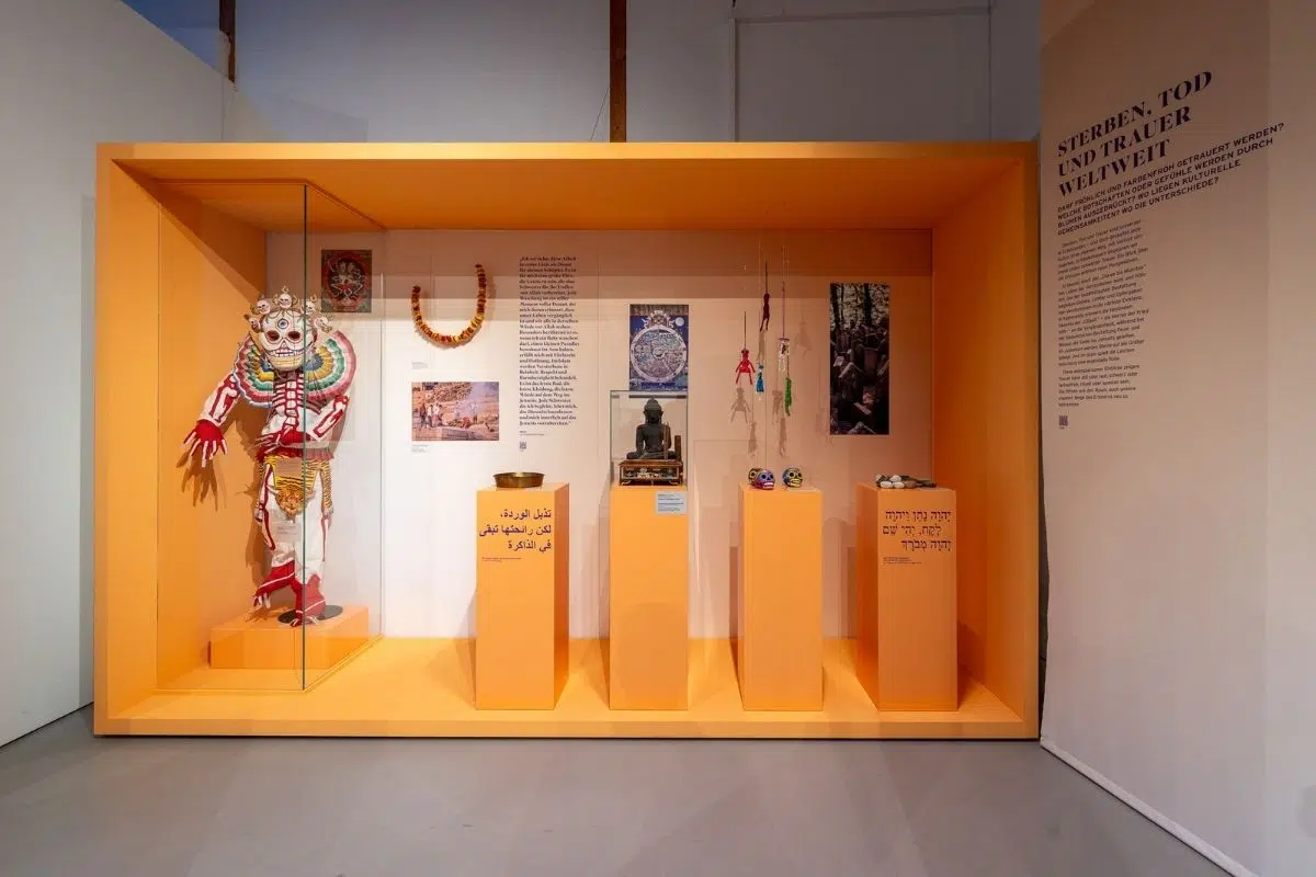Museum für Sepulkralkultur berichtet über Sonderausstellung in Finsterau