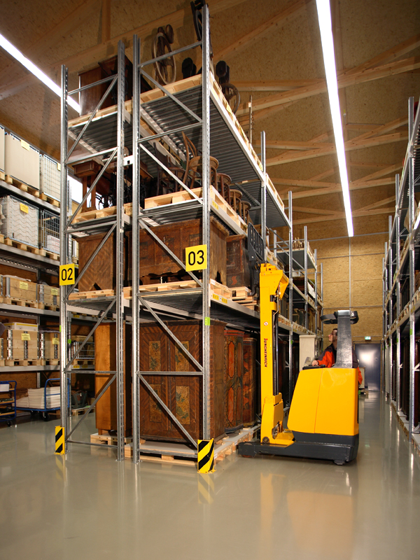 Bilck in das Zentraldepot des Freilichtmuseums Massing Bilck in das Zentraldepot des Freilichtmuseums Massing