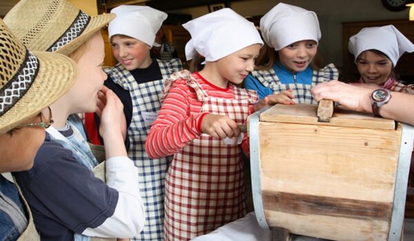 Von der Kuh zur Butter Von der Kuh zur Butter